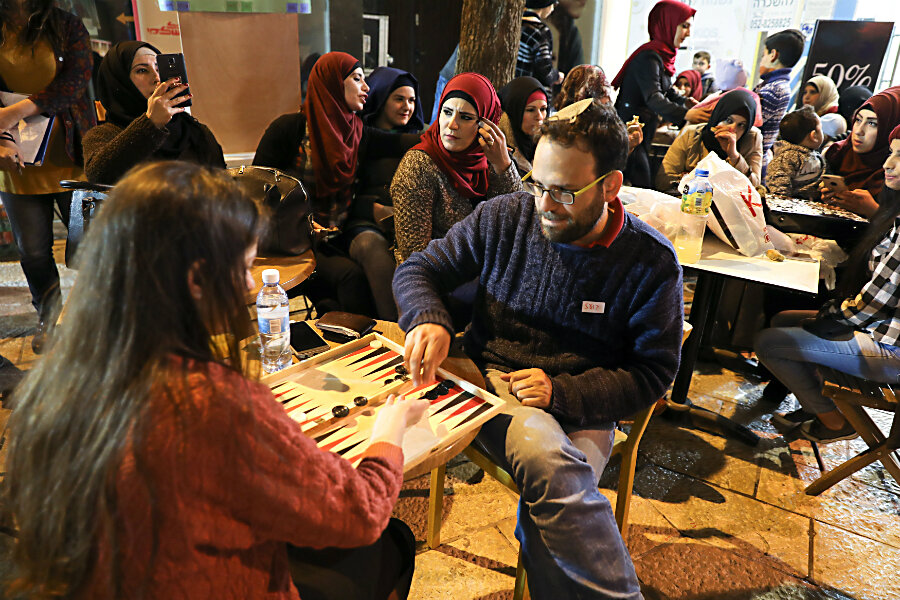 Jews and Arabs come together for backgammon championship in Jerusalem