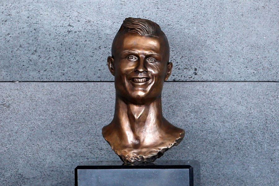 https://images.csmonitor.com/csm/2017/03/1034150_1_0329-ronaldo-bust_standard?alias=standard_900x600