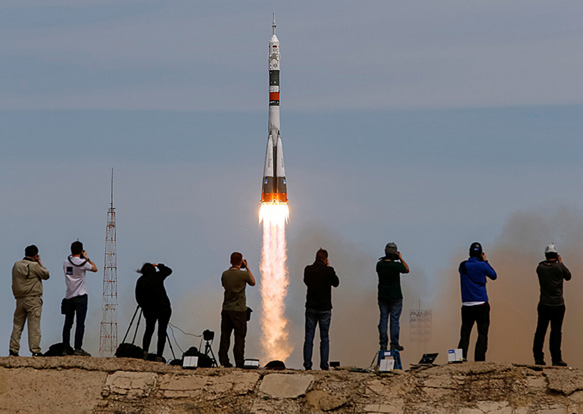 Картинки ракета союз в космосе