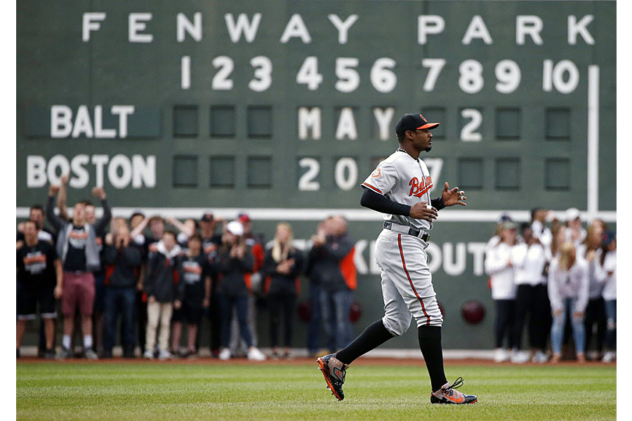 Racist taunts at Fenway bring up Boston's ugly sports past