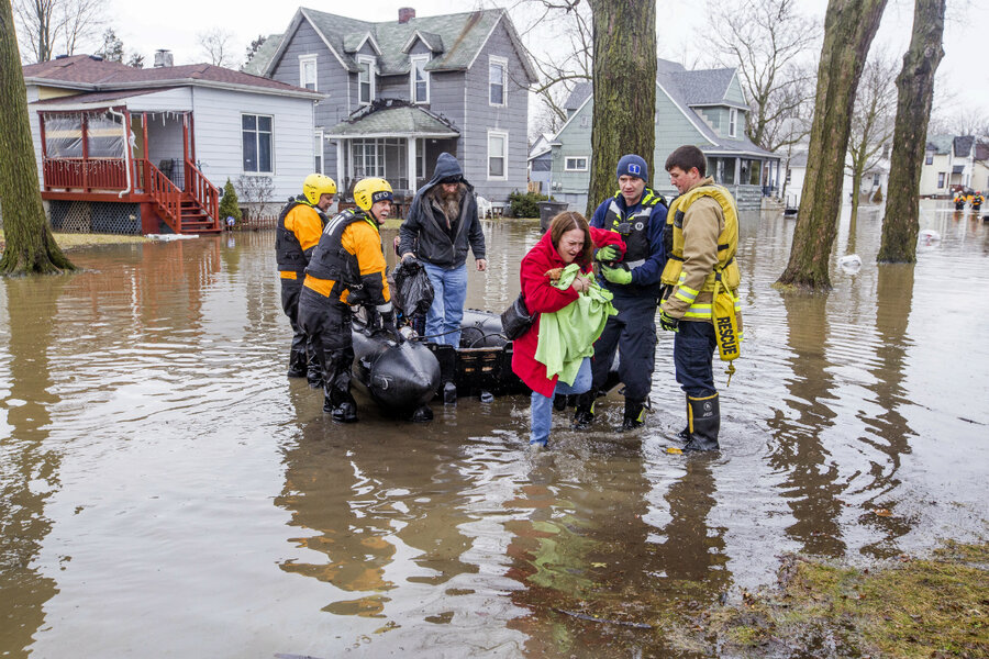 Rescue workers aid residents during Midwest flooding - CSMonitor.com