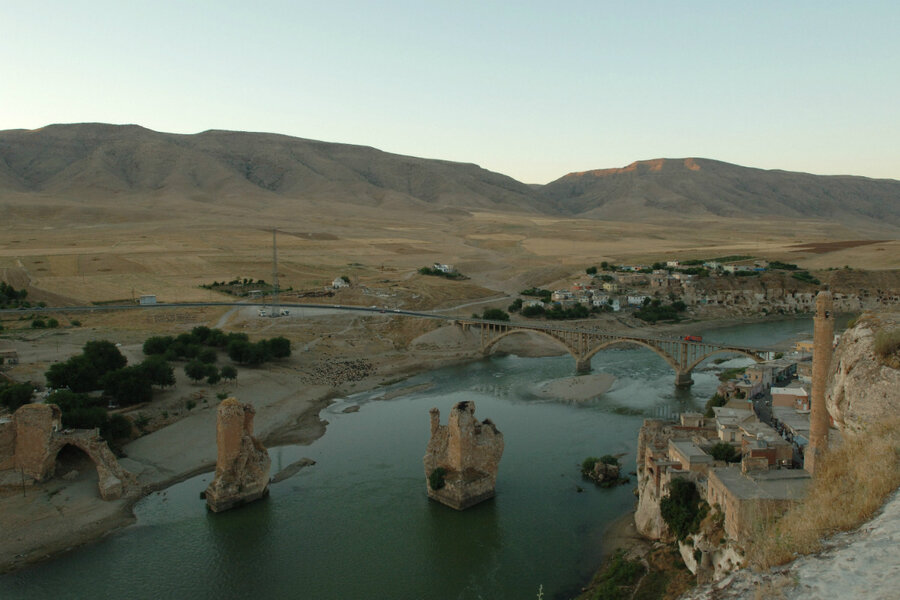 Turkey's Alevi minority threatened by dambuilding plans