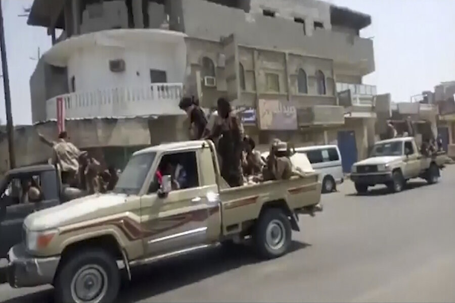 Fracturing coalition, Yemeni government blames UAE for attack ...