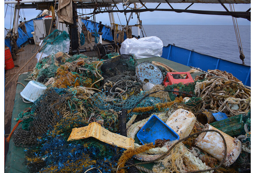 Sea of fishing nets and garbage – Kaspika