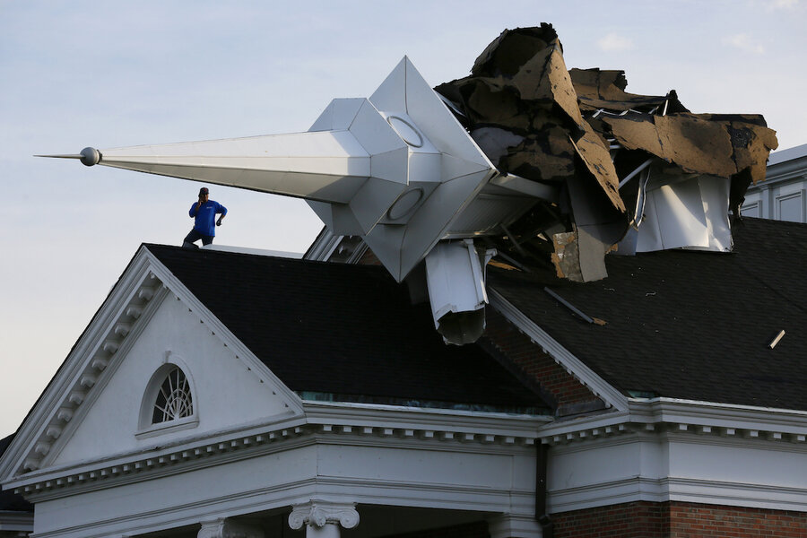 Rare derecho storm sweeps Midwest, downing trees and buildings -  CSMonitor.com