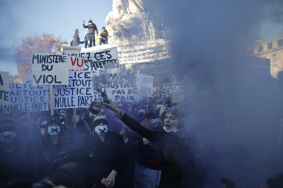 French protesters denounce bill outlawing use of police images