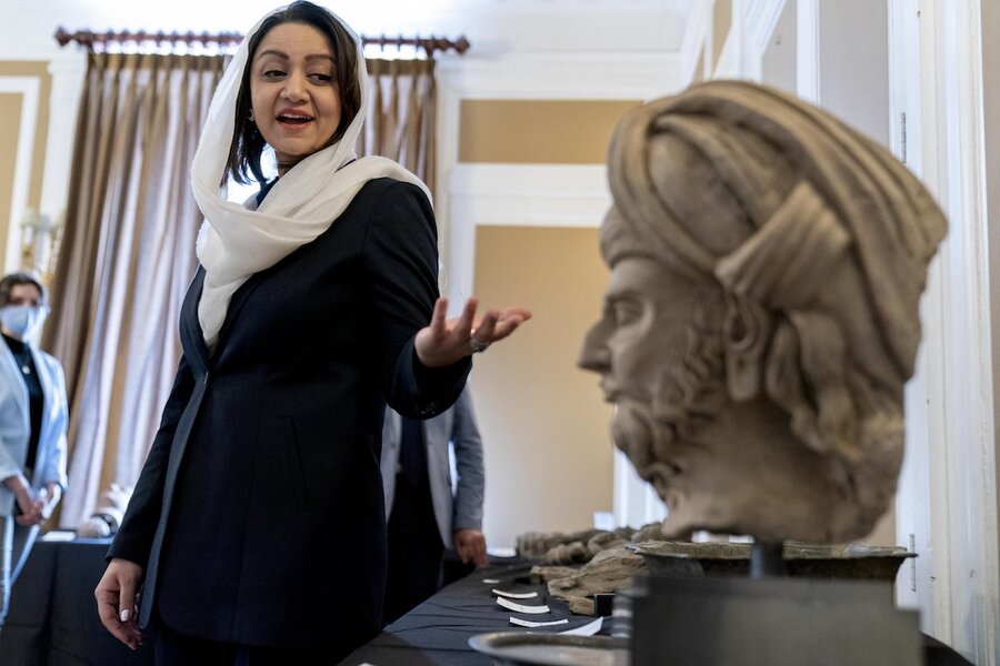 Afghanistan welcomes home looted art despite concerns about the Taliban Afghanistan welcomes home looted art despite concerns about the Taliban