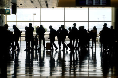 As COVID-19 wanes, Americans are ready for fun. Booking it is the problem. - Vimarsana News