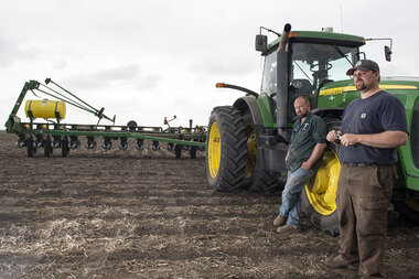 Profitable clean energy draws farmers past climate debate - Vimarsana News