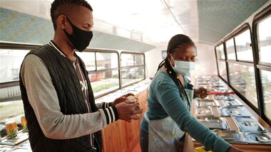 Mobile grocery store wheels away hunger in Johannesburg - Vimarsana News