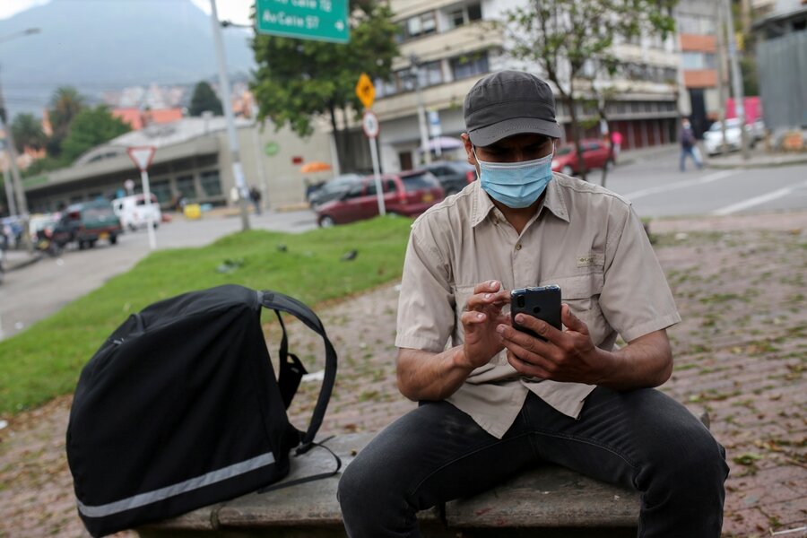 In Colombia, a digital divide slows integration of Venezuelans