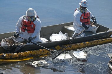 Leak stopped, but major oil spill closes Southern California beaches - Vimarsana News