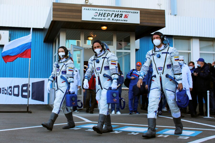 Actors in space: Russians, William Shatner lift off to new heights ...