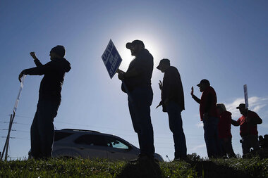 Labor shortage hits home, giving workers new leverage - Vimarsana News