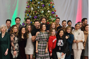 Hallmark stars, fake snow, and hot chocolate: Welcome to Christmas Con - CSMonitor.com