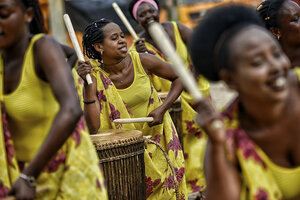 Rwandská genocida, ženy Hutuů a TutsiůRwandská genocida, ženy Hutuů a Tutsiů  