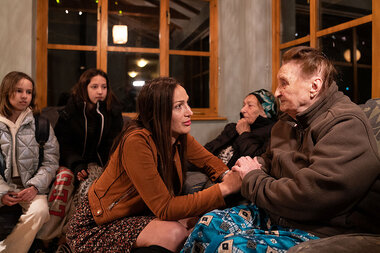Ukraine refugees welcomed by Britons while government dithers. Why? - Vimarsana News
