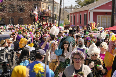 New Orleans, hit hard by pandemic, gets a Mardi Gras lift - Vimarsana News