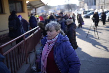 'I will stay until the end': Ukrainian women vow to return and help - Vimarsana News