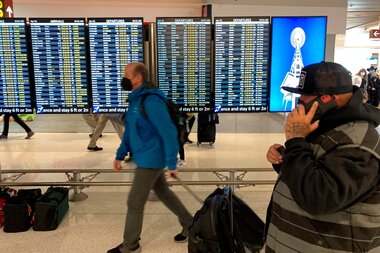 Airlines make masks optional after US federal judge's ruling - Vimarsana News