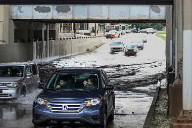 New Orleans residents take initiative to ease neighborhood flooding - Vimarsana News