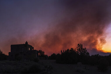Los Alamos lab helps fight fires, now it's threatened by one - Vimarsana News