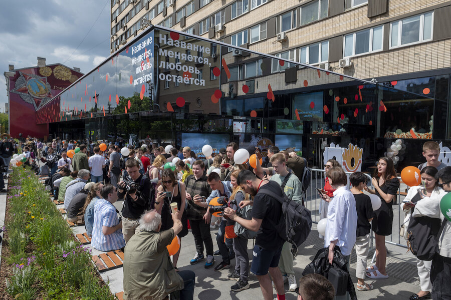 ‘The name changes, love remains,’ claims Russia’s new McDonald’s ‘The name changes, love remains,’ claims Russia’s new McDonald’s