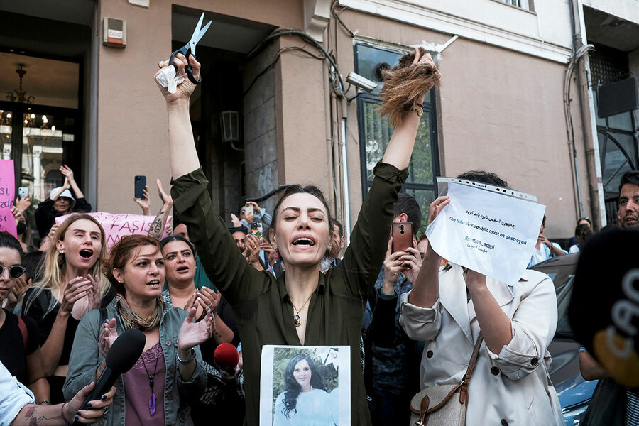Women's rage mobilizes Iranians: 'This girl has united us all' -  CSMonitor.com