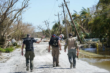 Hurricane Ian survivors rescued by volunteers on jet skis and kayaks - Vimarsana News