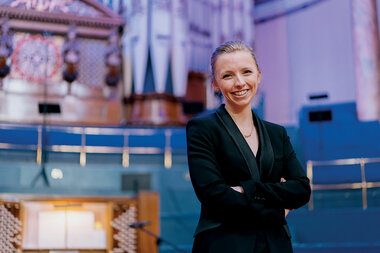 Anna Lapwood: Why the popular British organist plays in the key of joy - Vimarsana News