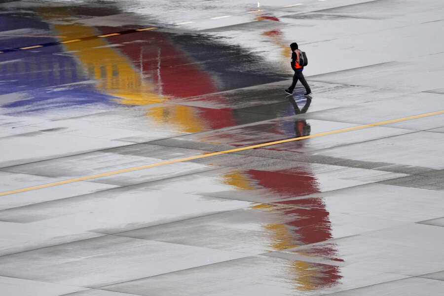Southwest cancellations continue, surpassing other airlines thumbnail
