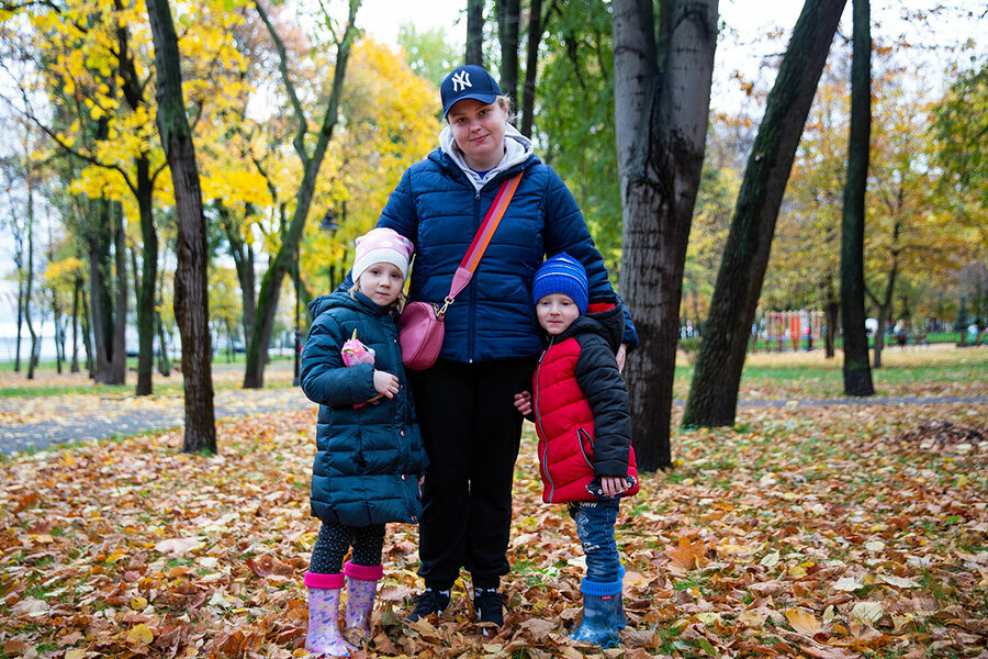 In Ukraine, families scramble for news of their POWs