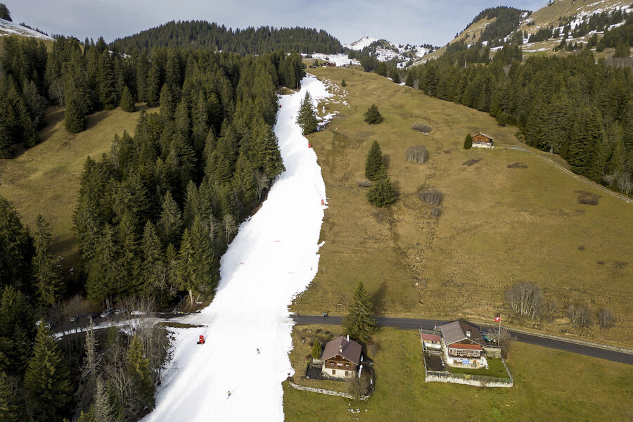 Swiss Alps lack snow as unusually warm weather persists