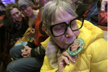 Campaigning in Iowa, Trump shows his strengths - Vimarsana News