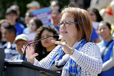 California bill proposes safety standards for domestic workers - Vimarsana News