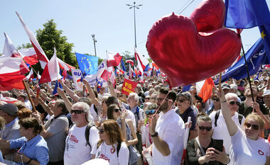 Poland anti-government, pro-democracy march draws around 500,000 - Vimarsana News