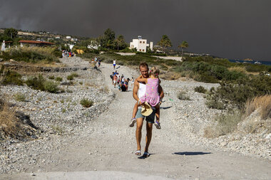 Devastating wildfires in Greece force tourist evacuations - Vimarsana News