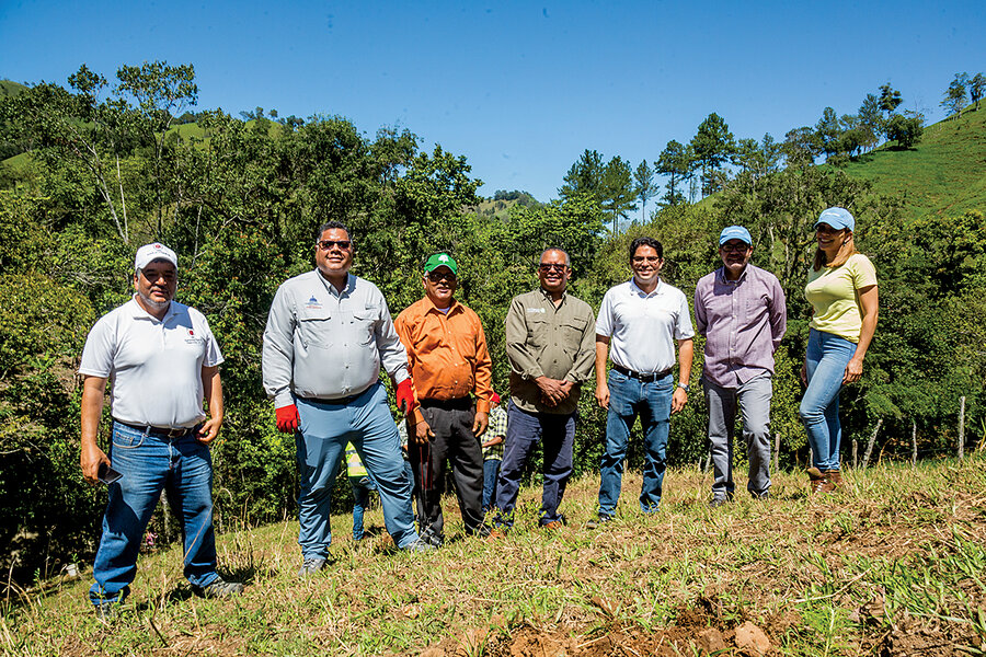 Unlikely partners restore watersheds in Dominican Republic