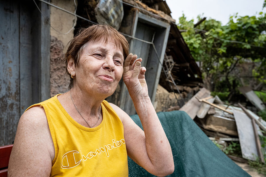Mud and thirst: Two Ukraine cities cope with dam&rsquo;s destruction