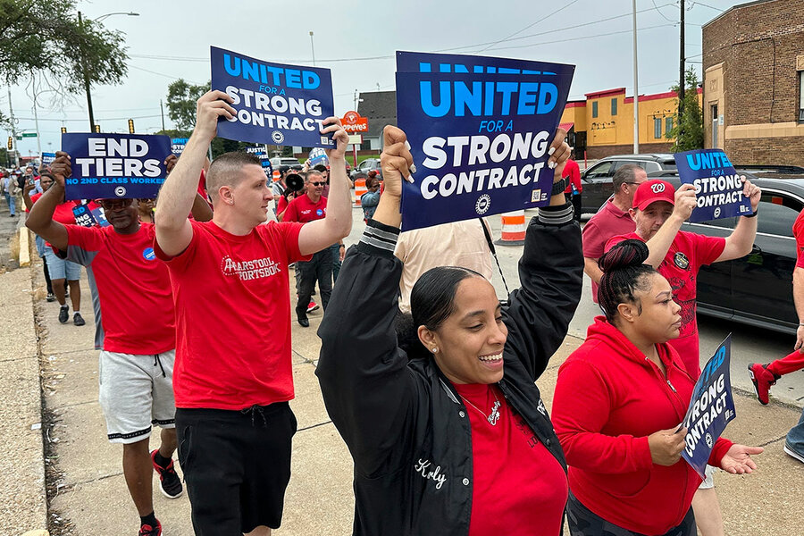 GM workers become first of Detroit Three automakers to approve labour deal  with UAW - The Globe and Mail