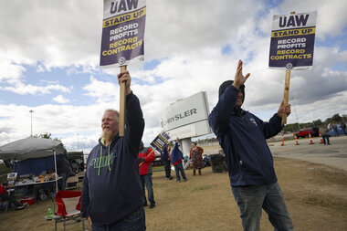 United Auto Workers' strike widens, with walkout at Ford truck plant - Vimarsana News