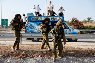 Israeli reservists drop everything to return home and join the fight - Vimarsana News