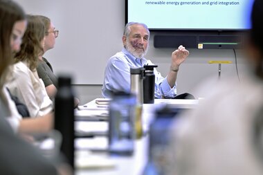 Clean energy project spur disputes. A new MIT course trains mediators. - Vimarsana News