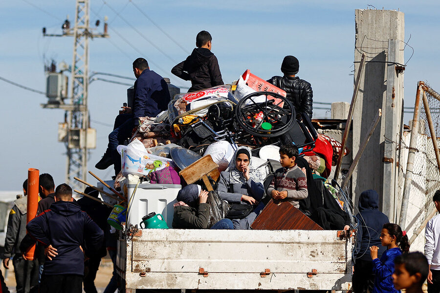 ‘Time for us to leave’: Gaza reporter, again, joins thousands fleeing ‘Time for us to leave’: Gaza reporter, again, joins thousands fleeing