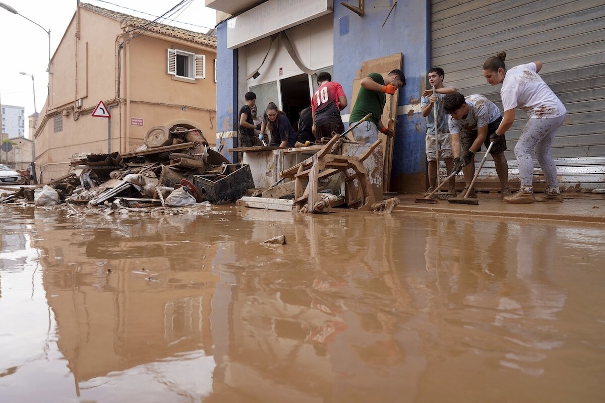 Flash floods in Spain sweep through multiple towns - CSMonitor.com