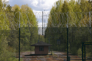 Finland is withdrawing from an international treaty banning land mines, putting its fear of neighboring Russia above its commitment to humanitarian law.