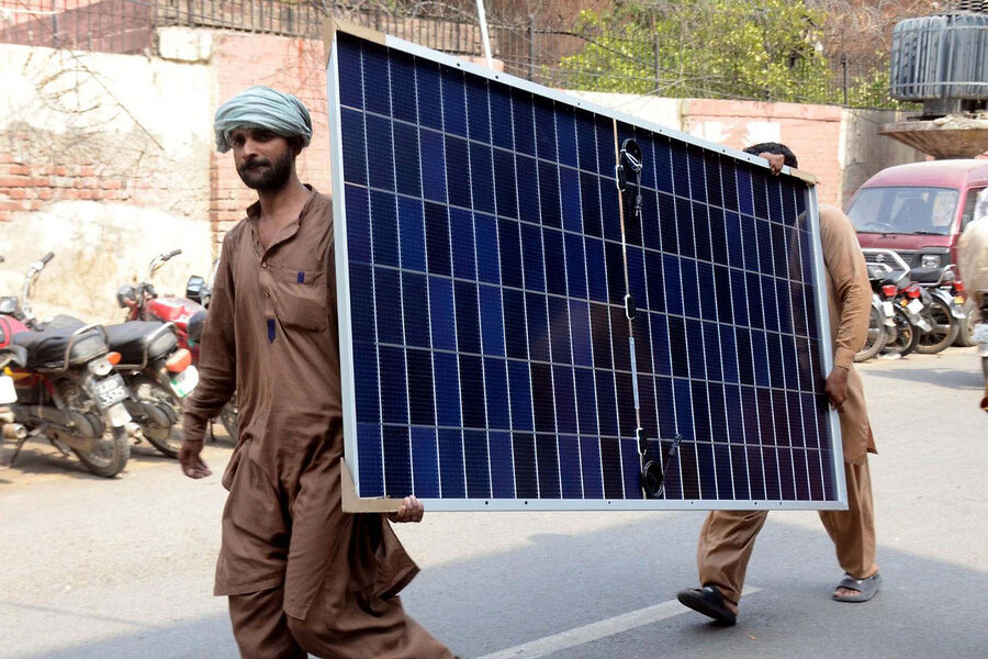 Pakistanis adopting solar power, drawn by low solar panel prices