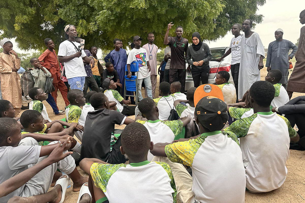De Jogadora a Heroína: Como uma 'Irmã do Futebol' Salva Jovens Nigerianos da Violência