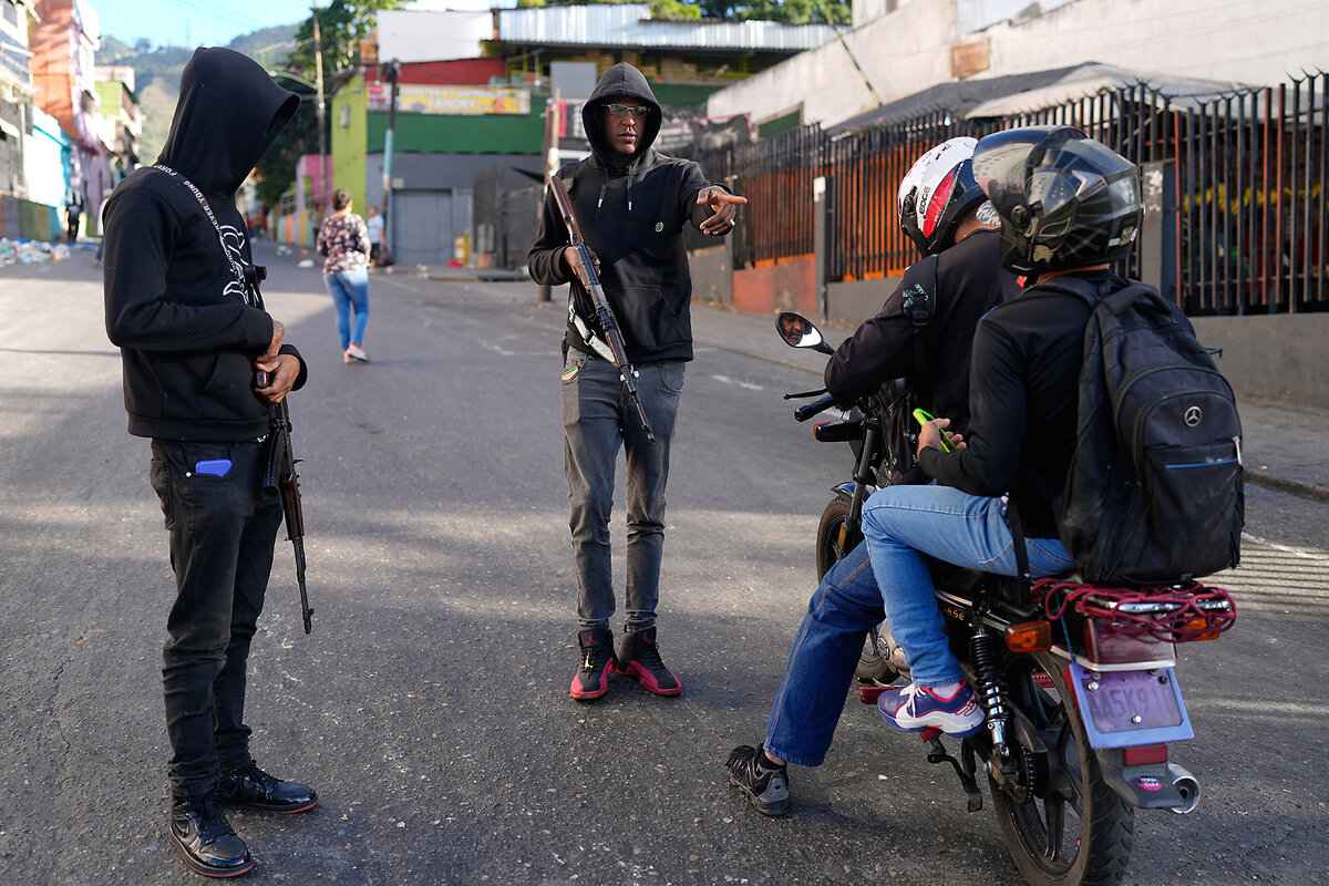 Armed civilians ‍set‌ up ‍checkpoints in‍ Caracas, ‌Venezuela, following ‍the detention of​ President Nicolás Maduro.