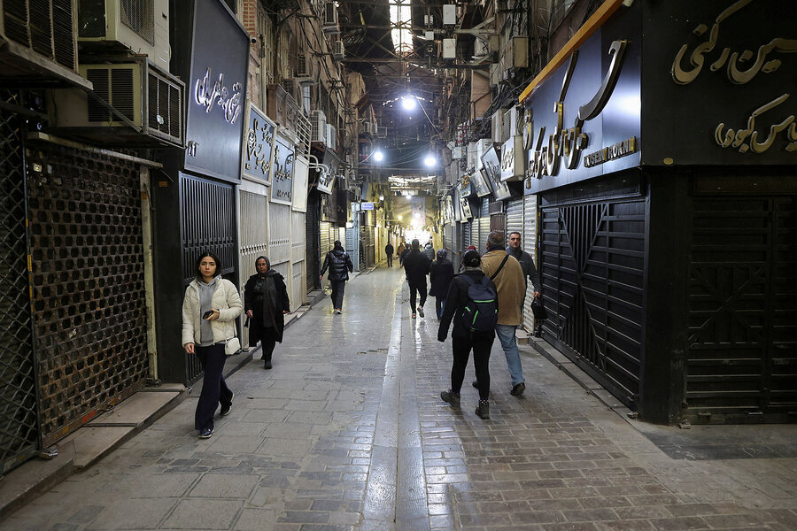 In Iran, Shah’s 1979 fall echoes in today’s protests In Iran, Shah’s 1979 fall echoes in today’s protests